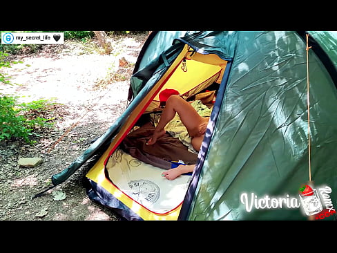 ❤️ Gikuha sa camera Passionate jerk off Stranger in a tent Porn video sa amon