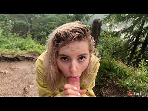 ❤️ Babaye milamoy cum human sa usa ka publiko blowjob - Eva Elfi Porn video sa amon
